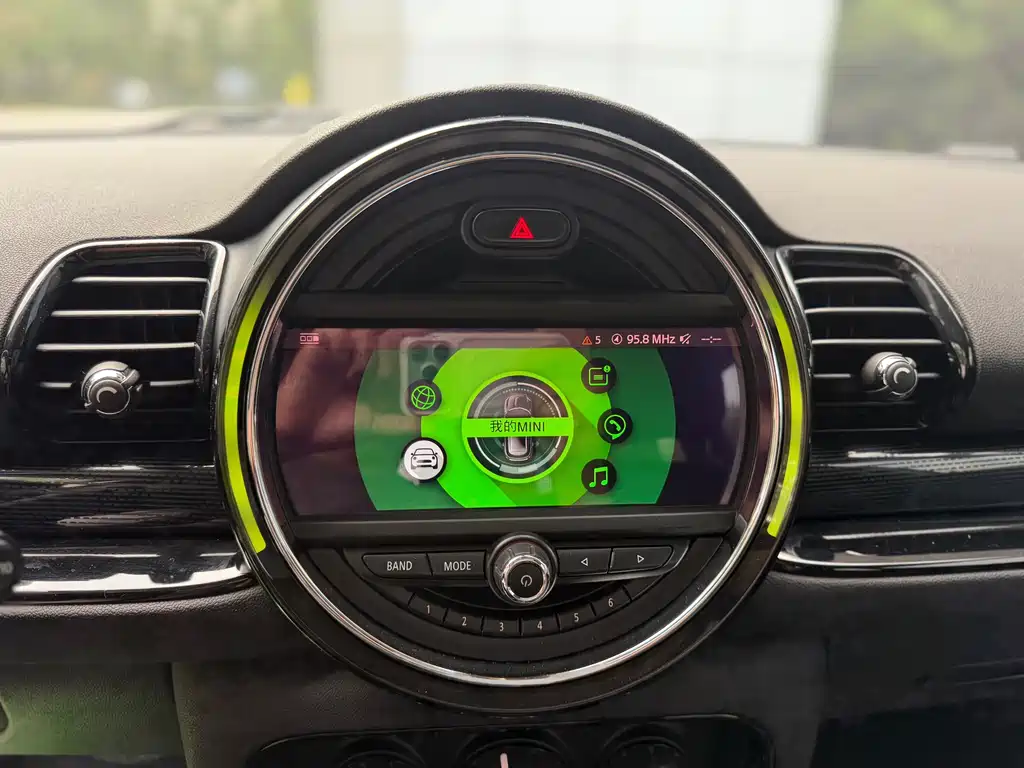 MINI Clubman 2019 — фото 16