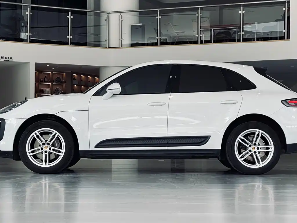 Porsche Macan 2023 — фото 2