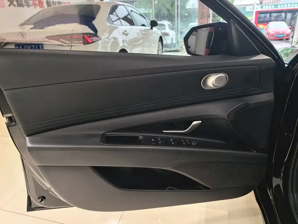 Hyundai Elantra 2023