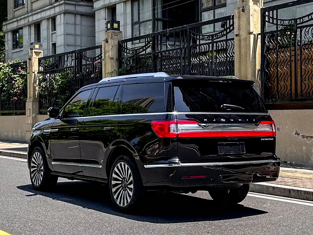 Lincoln Navigator 2021 — фото 4