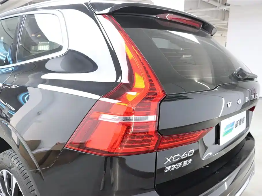 Volvo XC60 2024 — фото 9