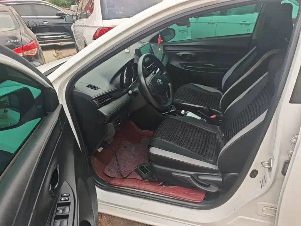 Toyota Yaris L 2020 — фото 16