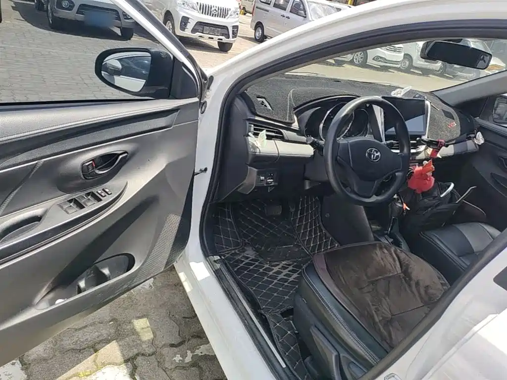 Toyota Yaris L 2019 — фото 16
