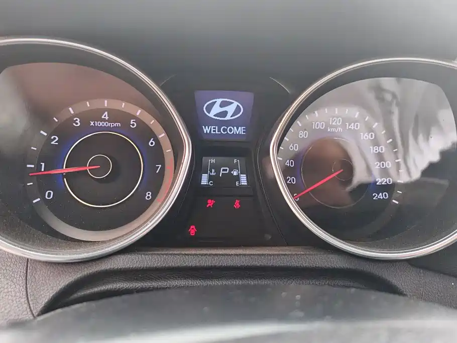 Hyundai Elantra 2015 — фото 14