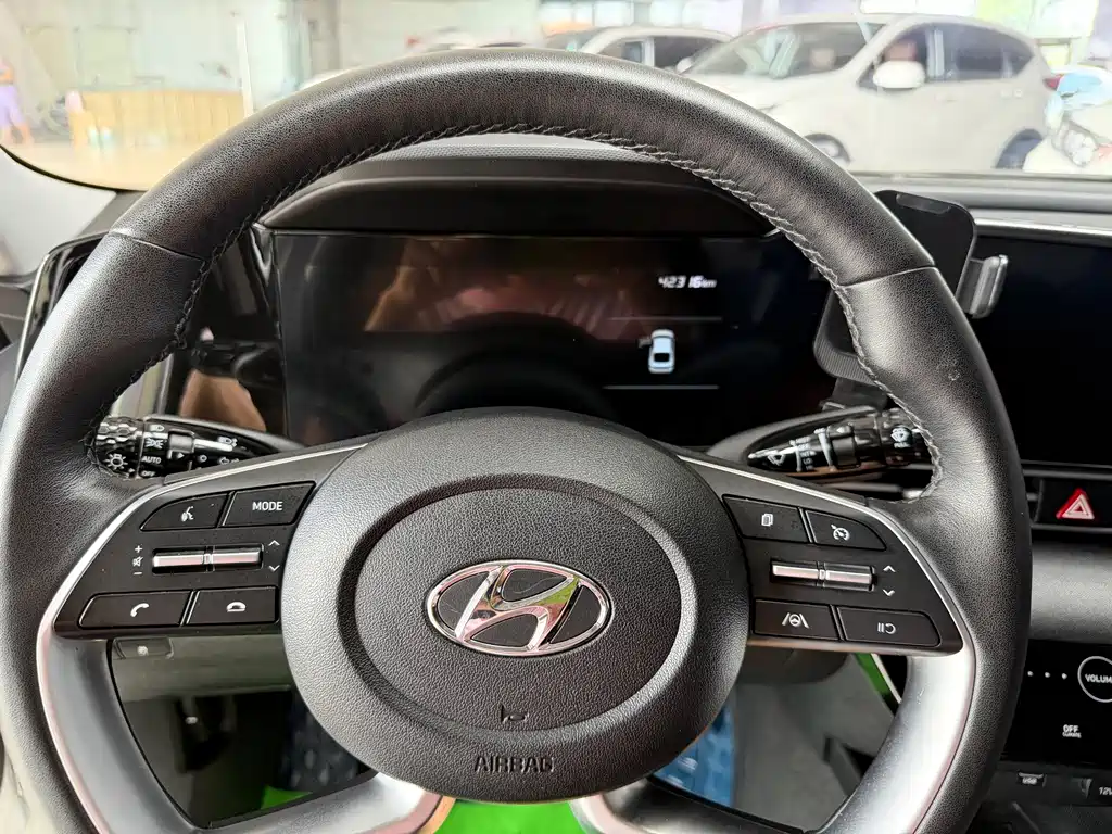 Hyundai Elantra 2022 — фото 11