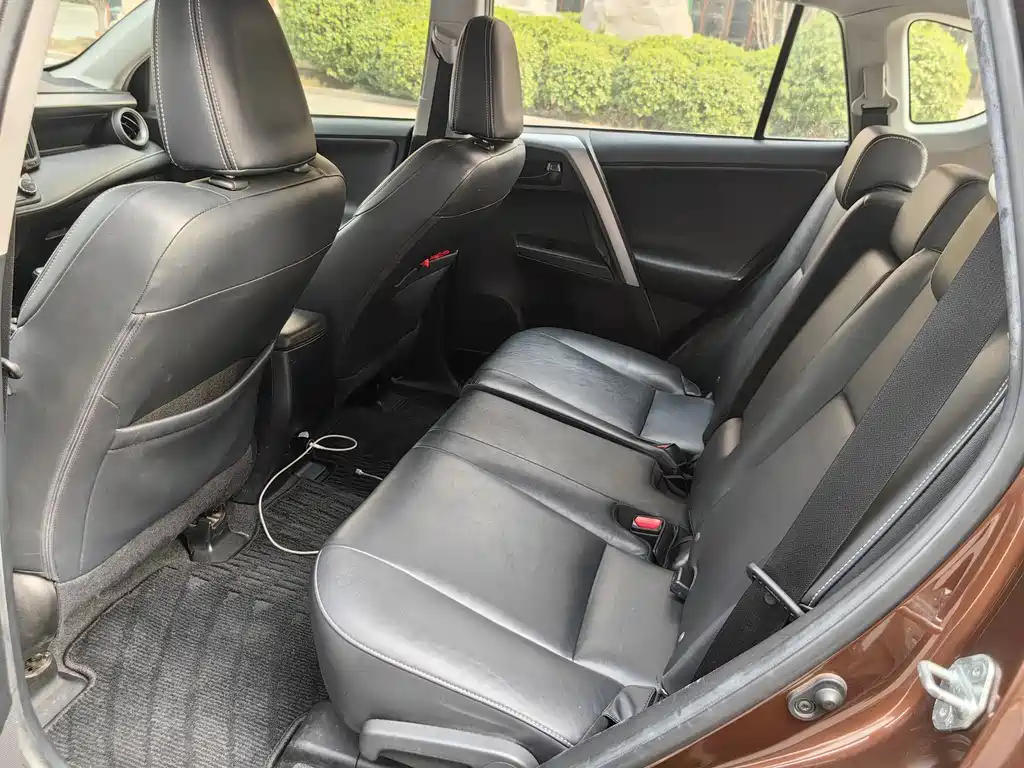 Toyota RAV4 2018 — фото 17