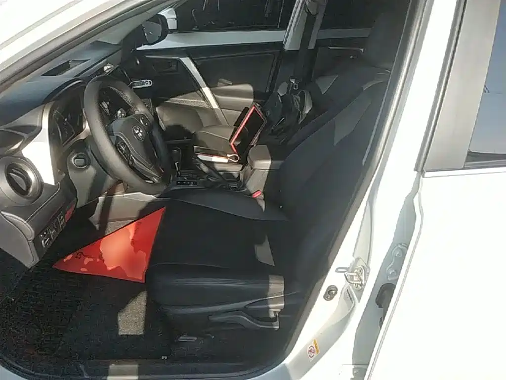 Toyota RAV4 2015 — фото 15