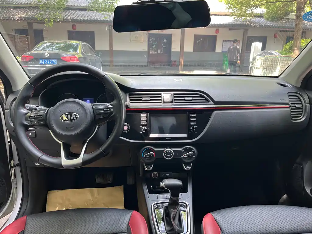 Kia KX Cross 2019 — фото 11