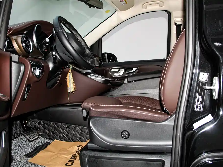 Mercedes-Benz V-Class 2023 — фото 21