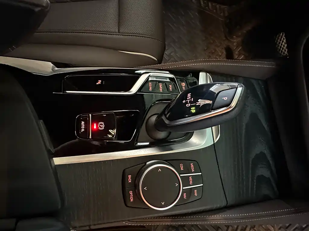 BMW 5 Series 2022 — фото 18