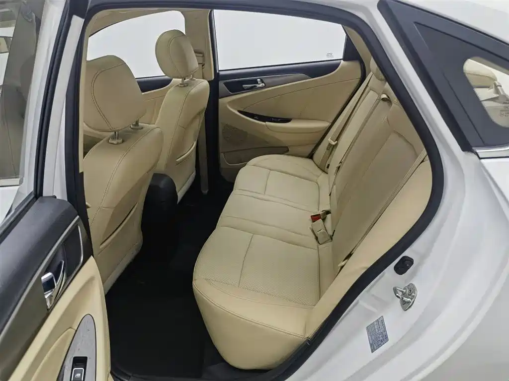 Changan Eado 2017 — фото 15
