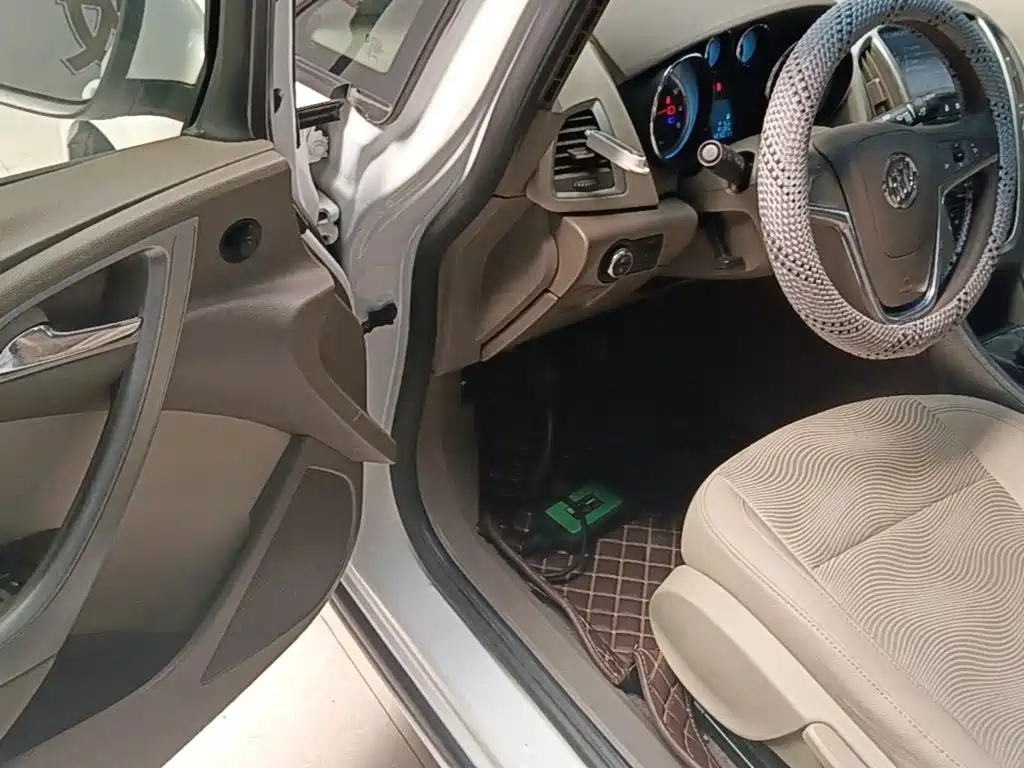 Buick Excelle 2015 — фото 16