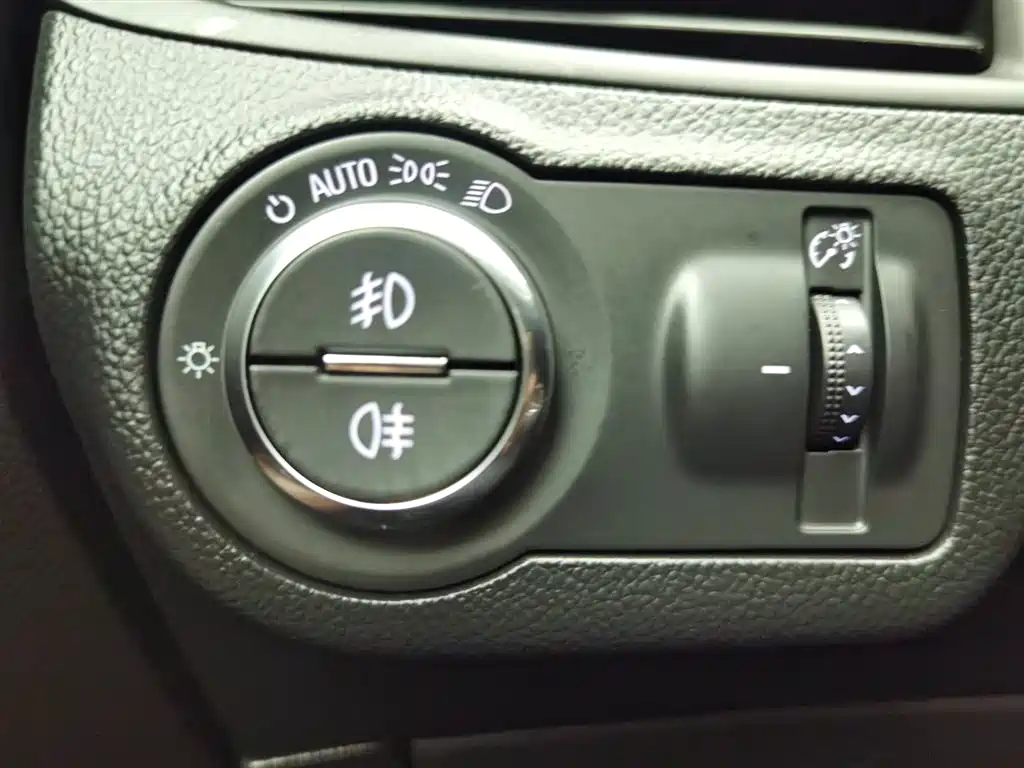 Buick Envision Plus 2018 — фото 21