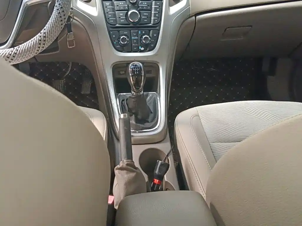 Buick Excelle 2015 — фото 14