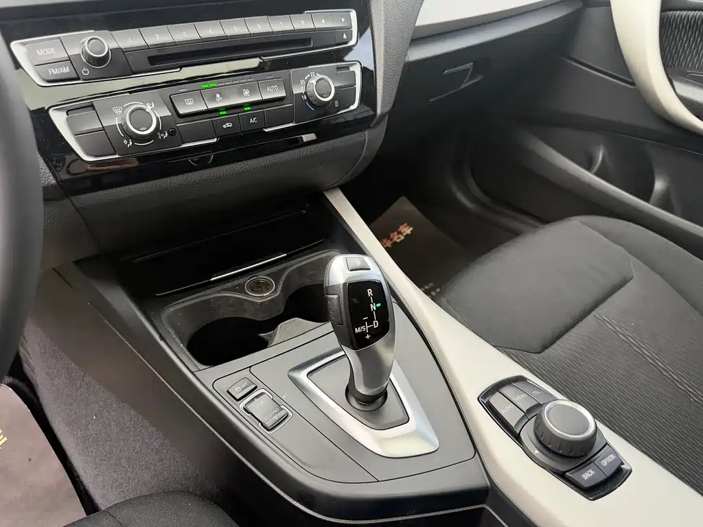 BMW 1 Series 2015 — фото 15