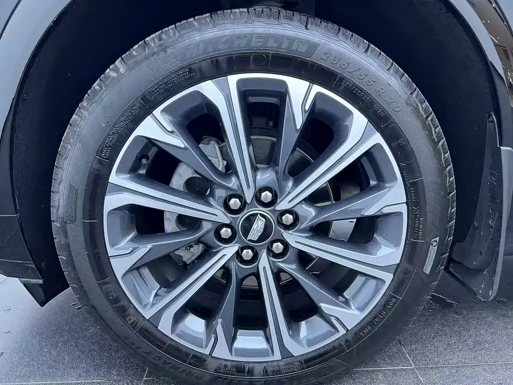 Cadillac XT5 2025 — фото 17