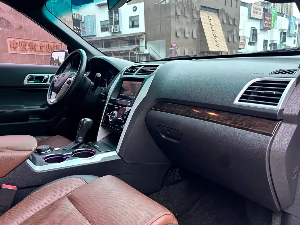 Ford Explorer 2015 — фото 11