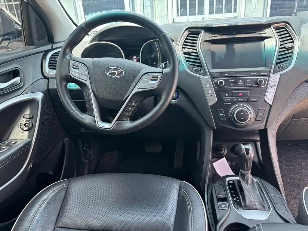 Hyundai Santa Fe 2017 — фото 12