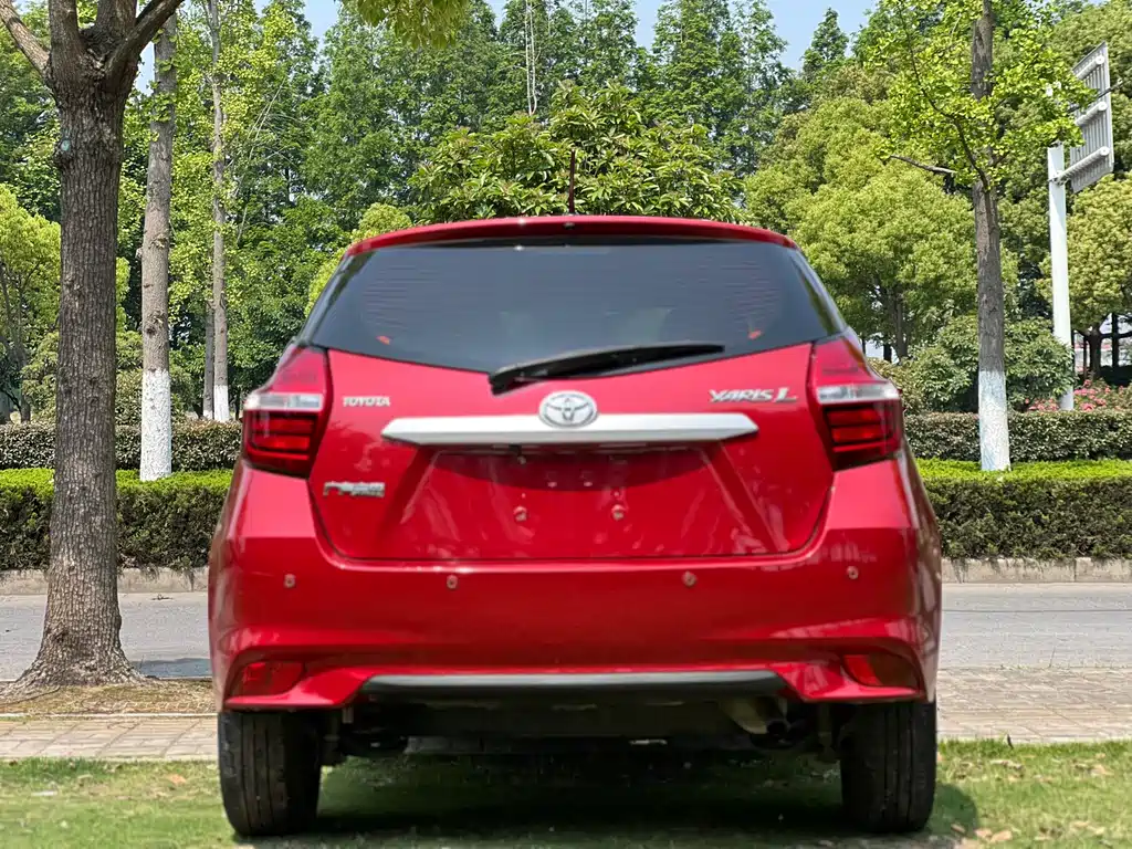 Toyota Yaris L 2021 — фото 8