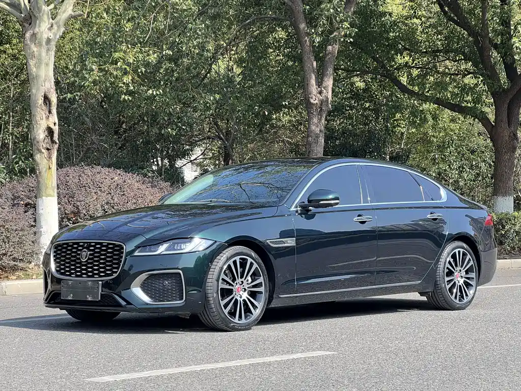 Jaguar XFL 2022 — фото 1