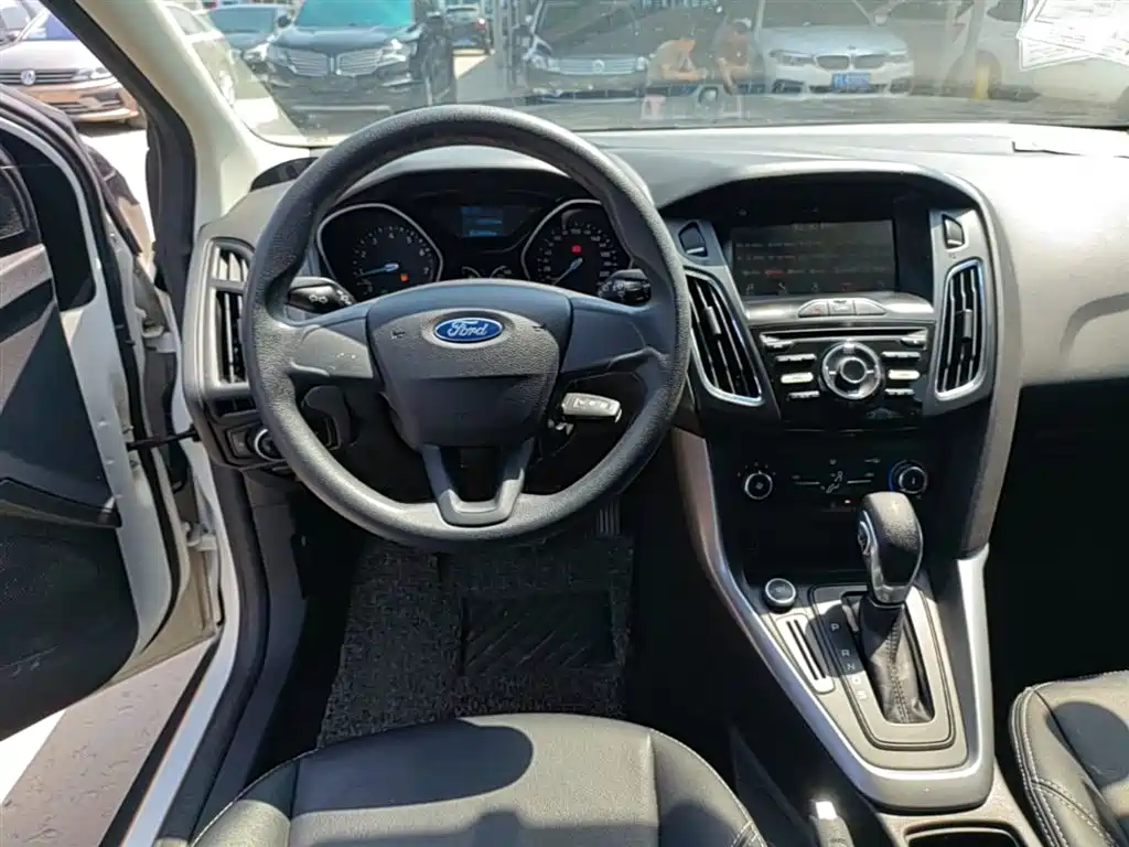 Ford Focus 2016 — фото 11