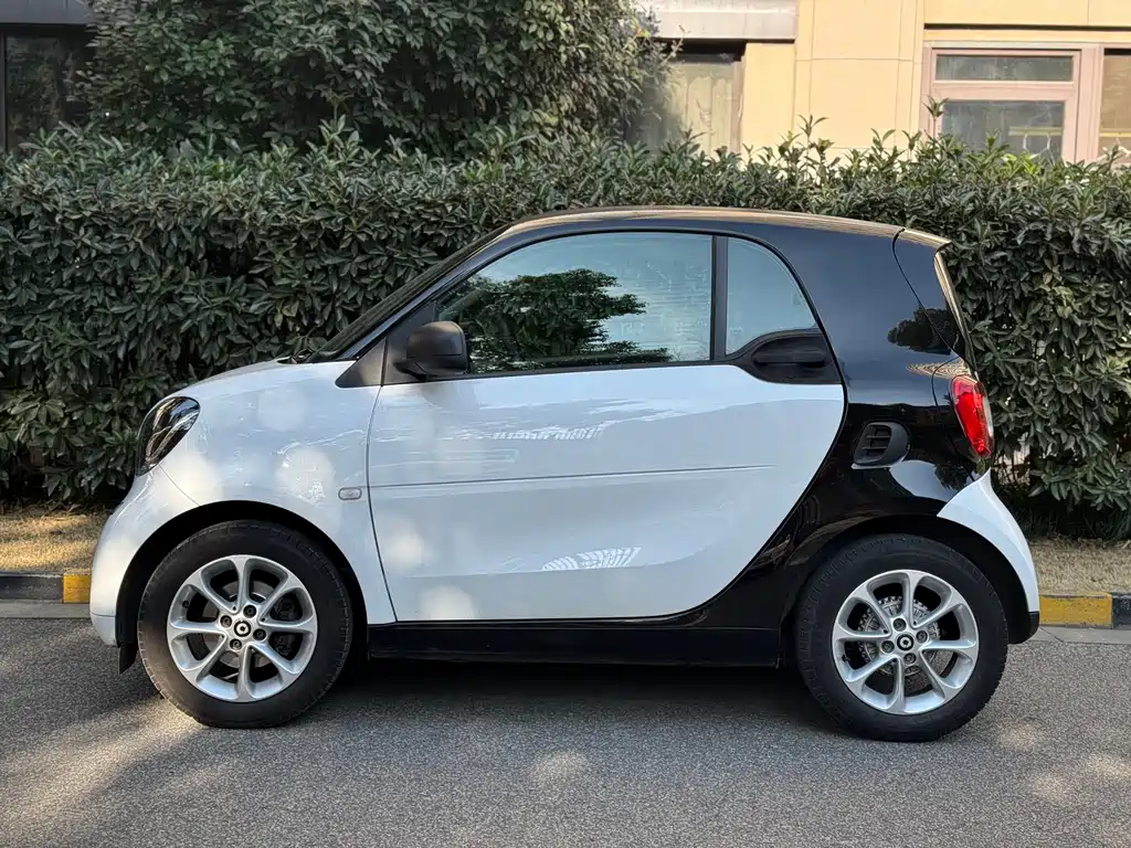 smart Fortwo 2019 — фото 3