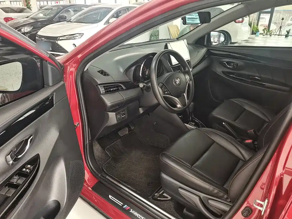 Toyota Yaris L 2023 — фото 11
