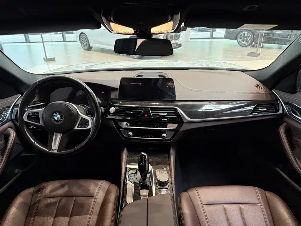 BMW 5 Series 2020 — фото 10
