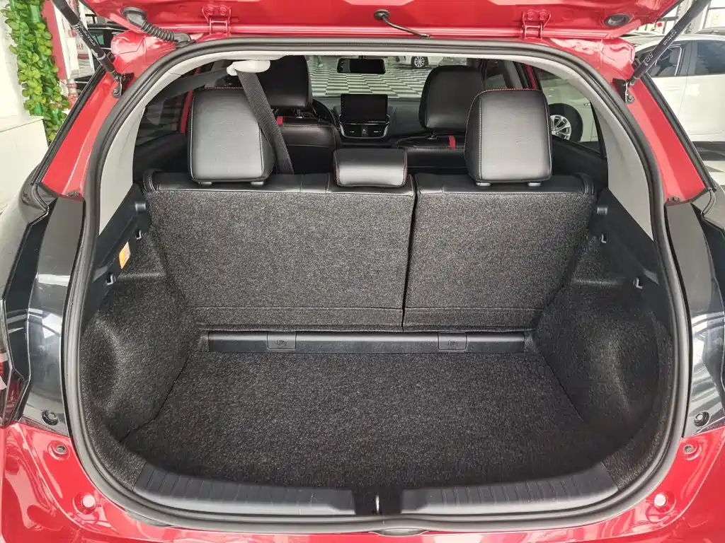 Toyota Yaris L 2023 — фото 15