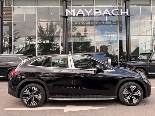 Mercedes-Benz EQE SUV 2025