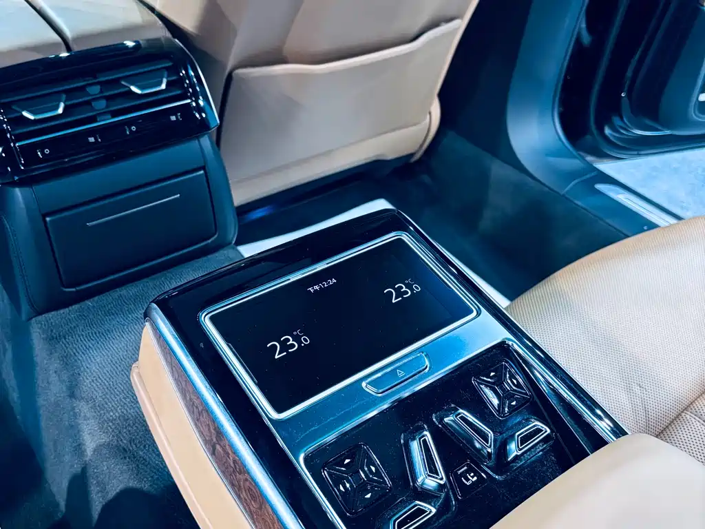 Audi A8 2018 — фото 12