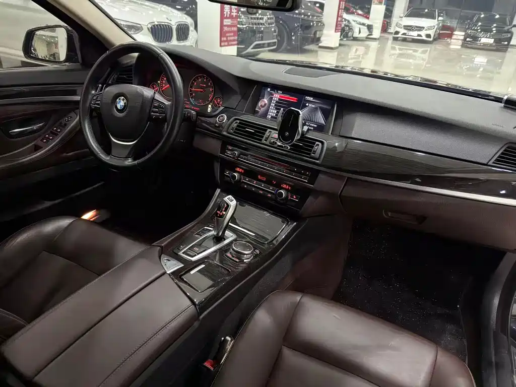 BMW 5 Series 2014 — фото 12