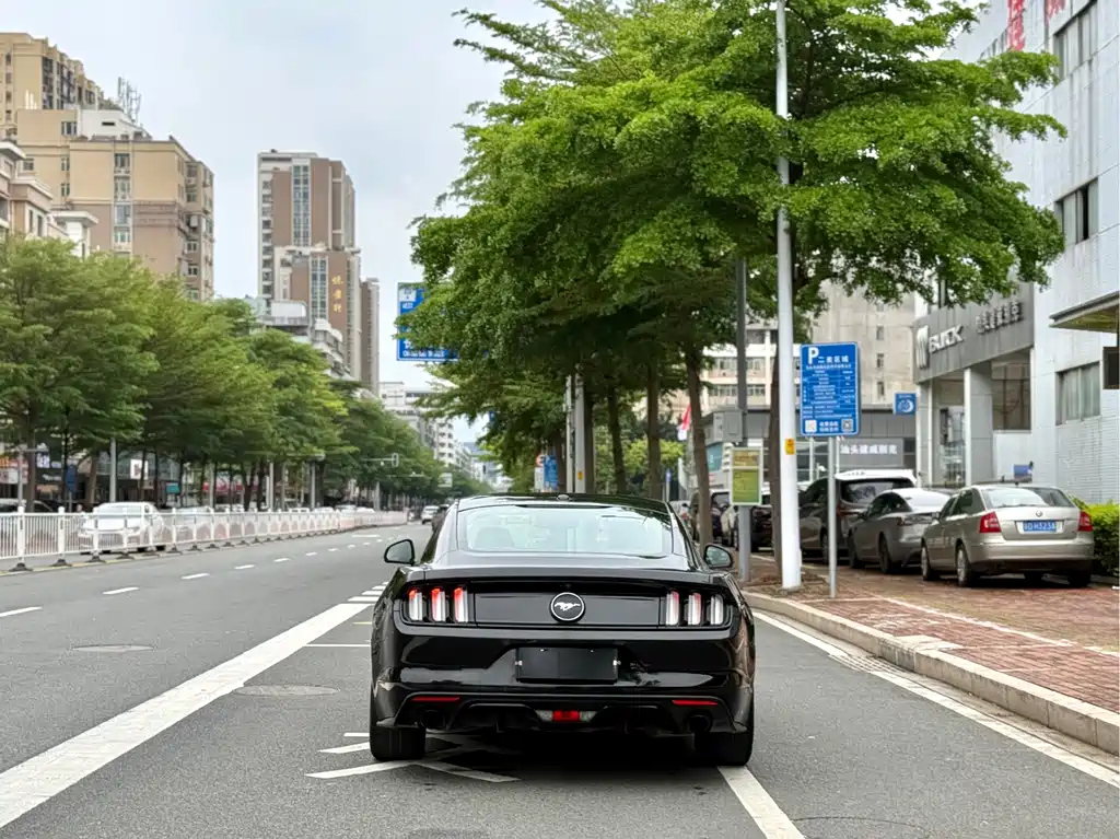 Ford Mustang 2017 — фото 11
