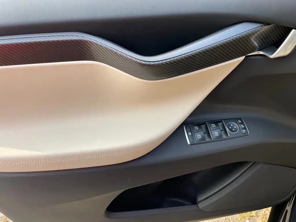 Tesla Model X 2019 — фото 15