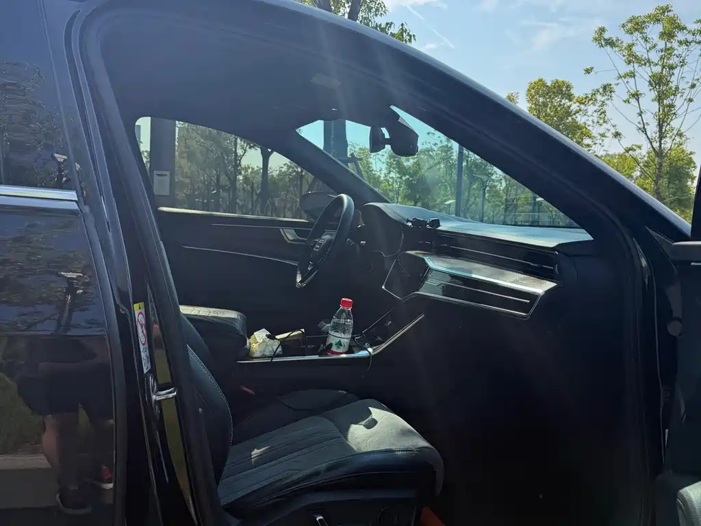 Audi A6L 2022