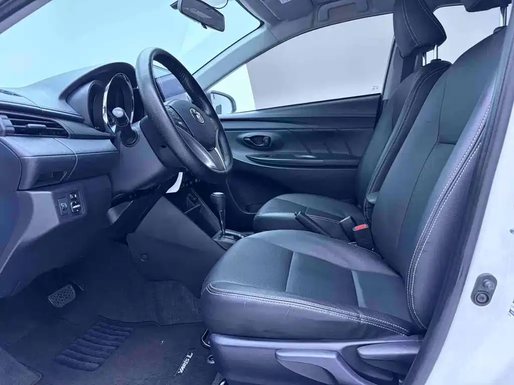 Toyota Yaris L 2022 — фото 8