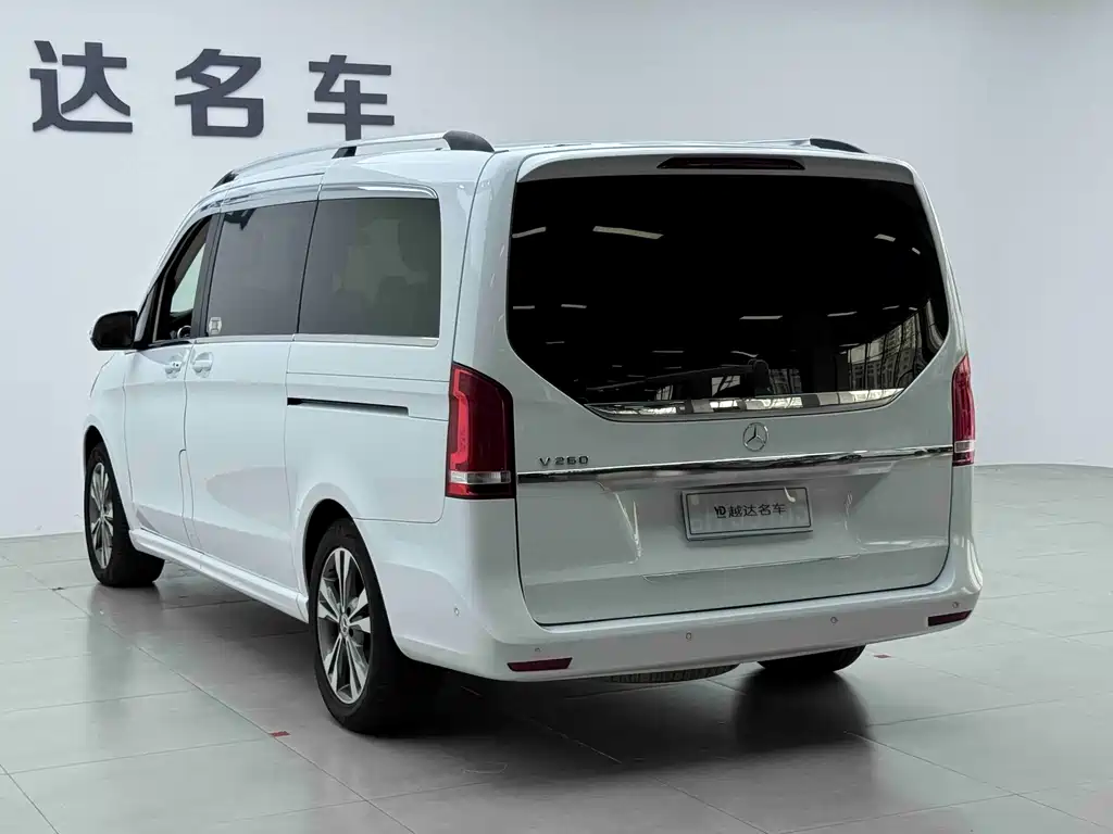 Mercedes-Benz V-Class 2020 — фото 20
