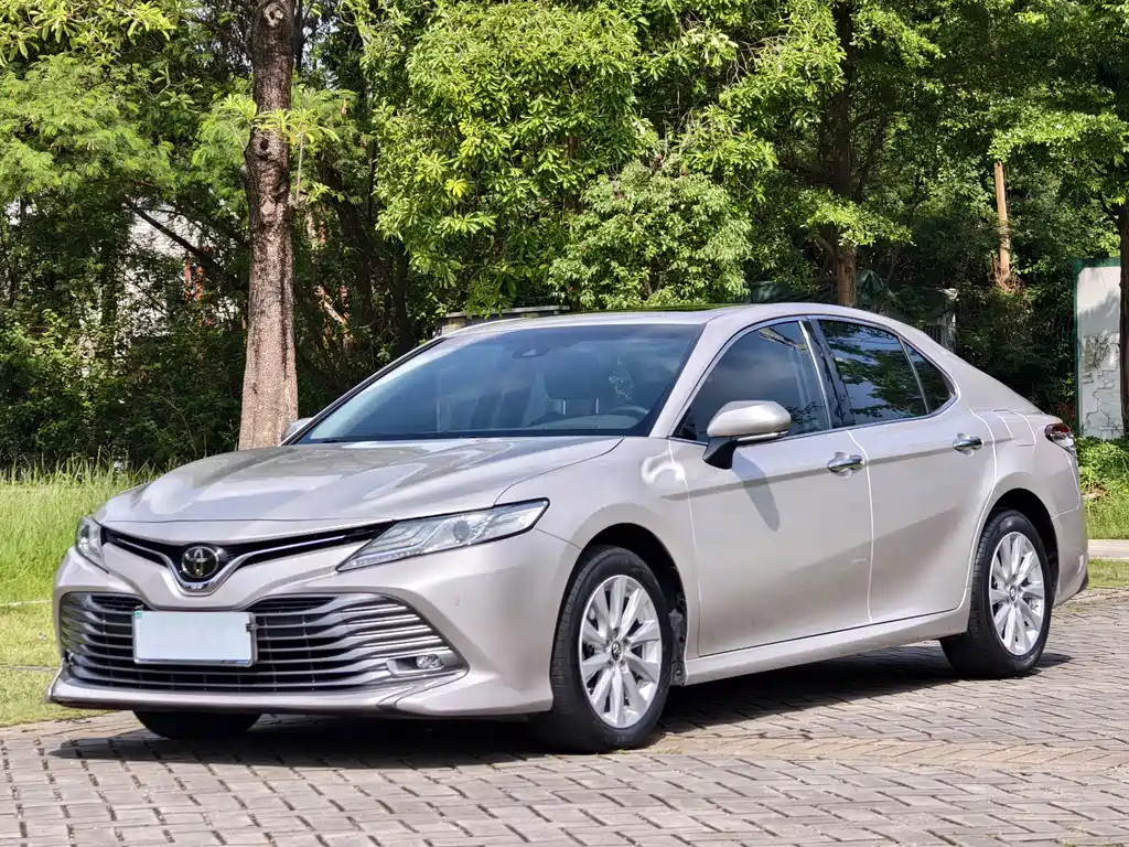 Toyota Camry 2019 — фото 1