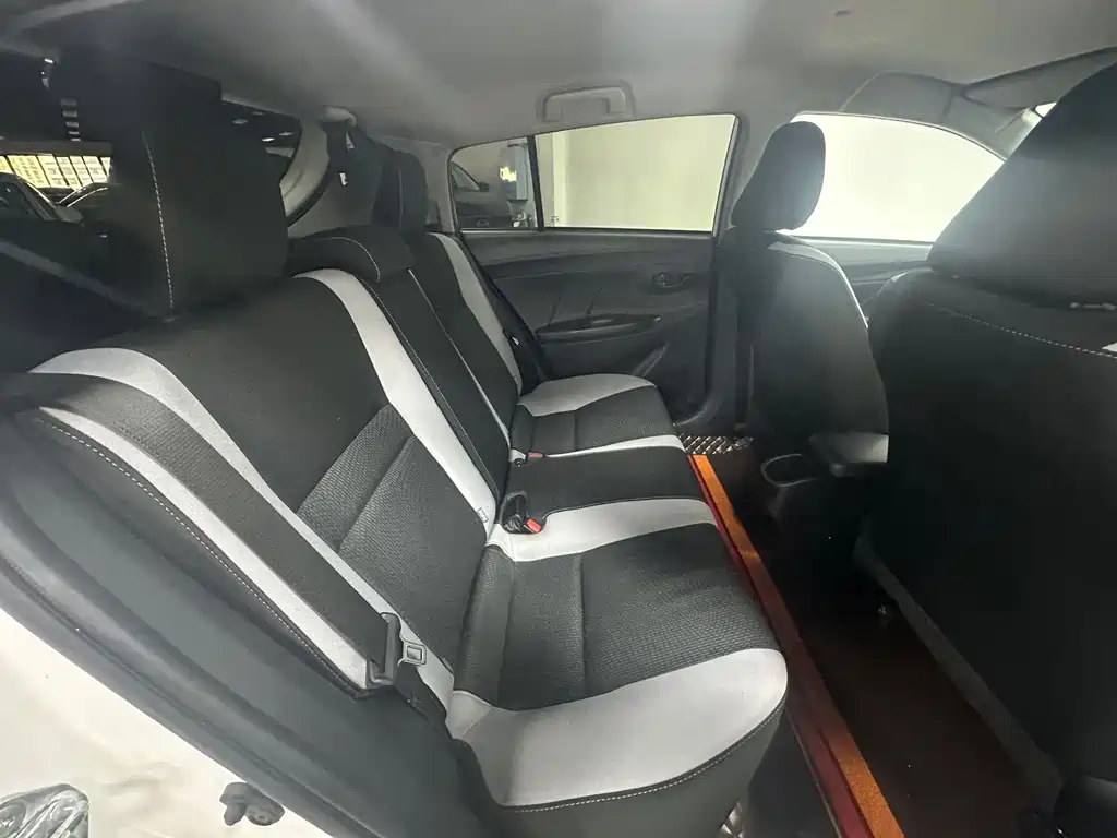 Toyota Yaris L 2023 — фото 12
