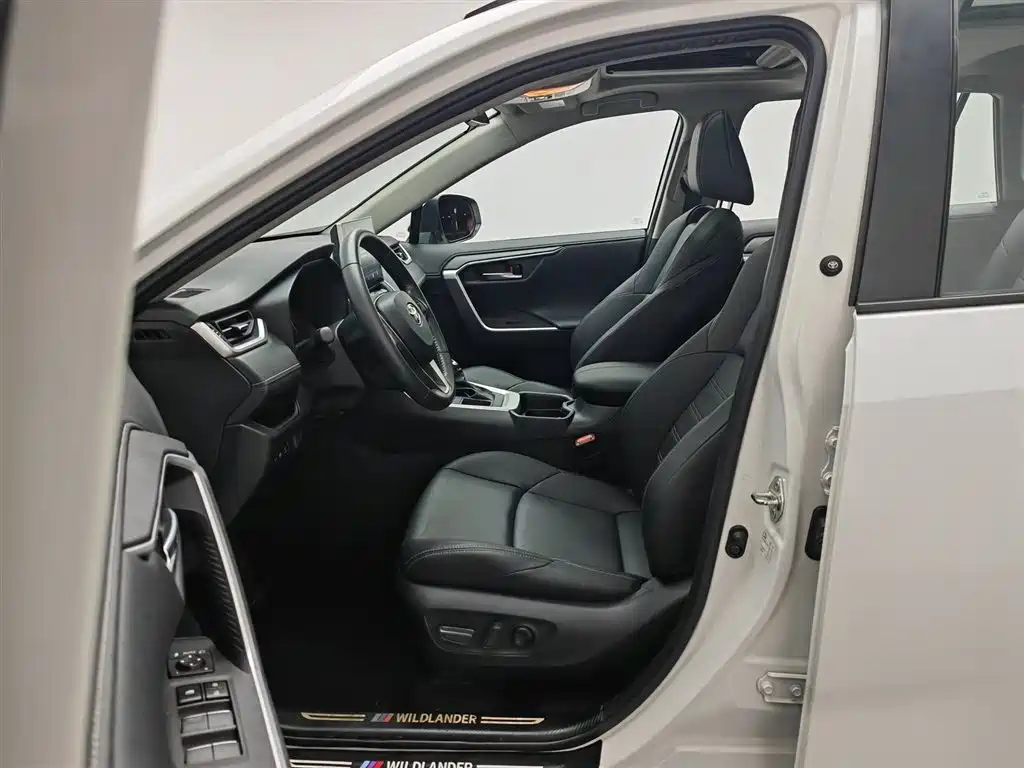 Toyota Wildlander 2022 — фото 10