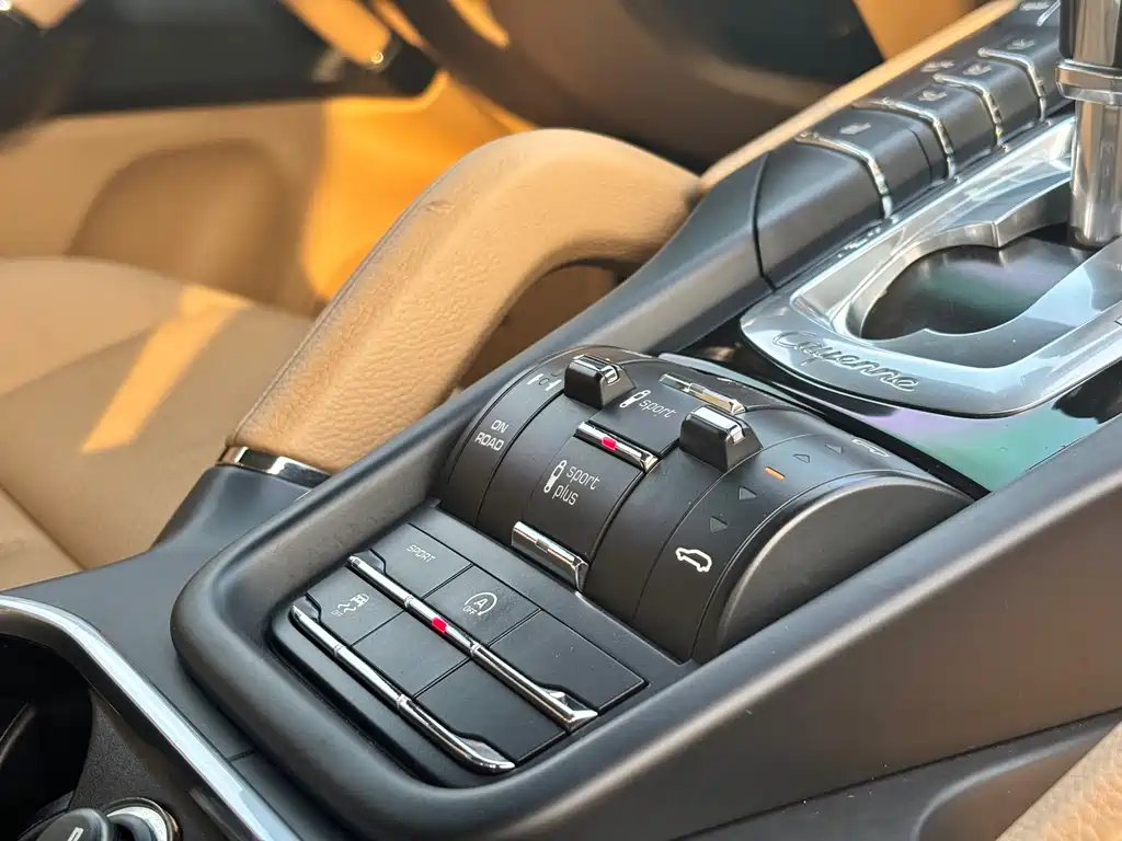 Porsche Cayenne 2016 — фото 15