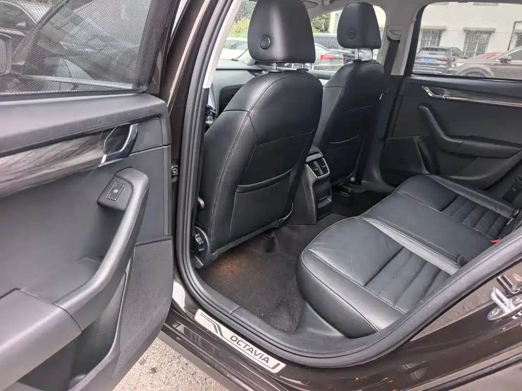 Skoda Octavia 2016 — фото 22