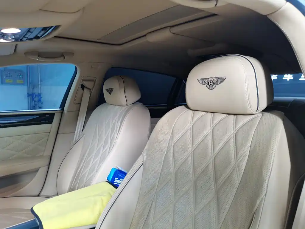 Bentley Flying Spur 2017 — фото 10