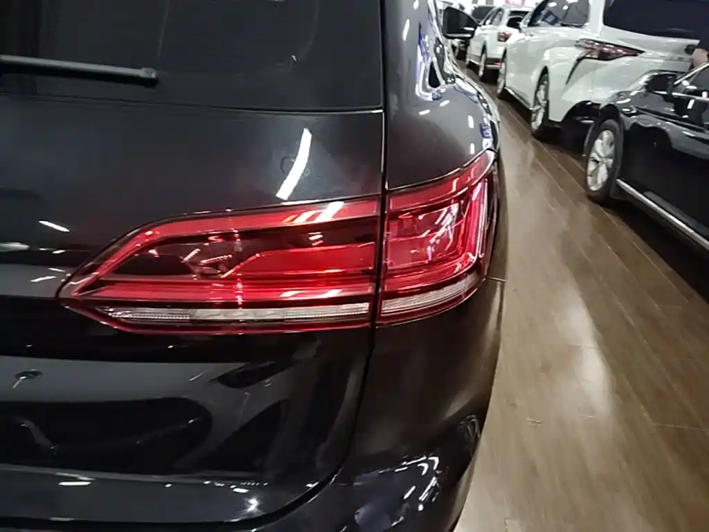 Volkswagen Touareg 2019 — фото 8
