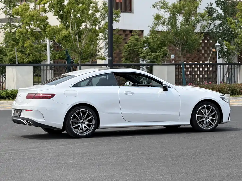Mercedes-Benz E-Class 2023 — фото 8