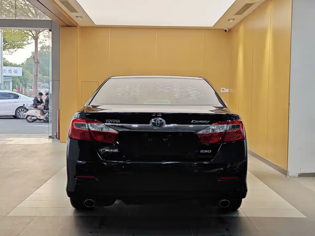 Toyota Camry 2013 — фото 29