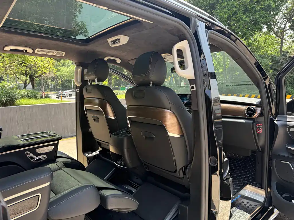 Mercedes-Benz V-Class 2022 — фото 21
