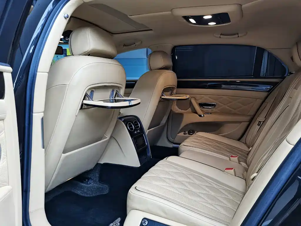 Bentley Flying Spur 2017 — фото 12