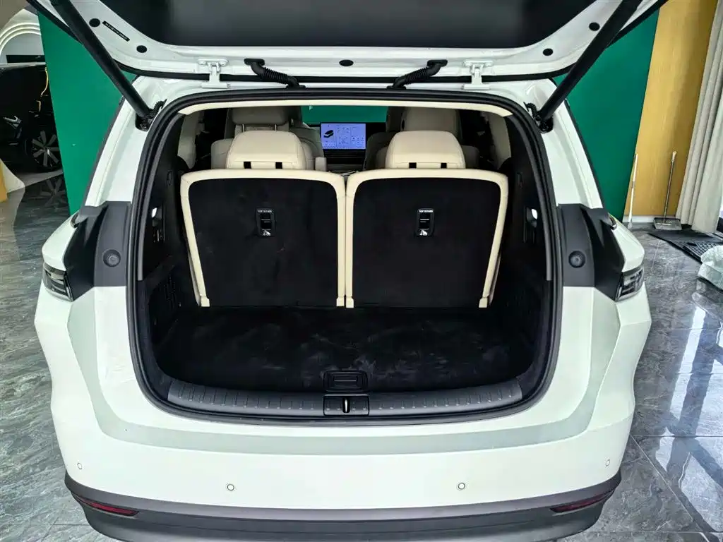 Li Auto i8 2025 — фото 12