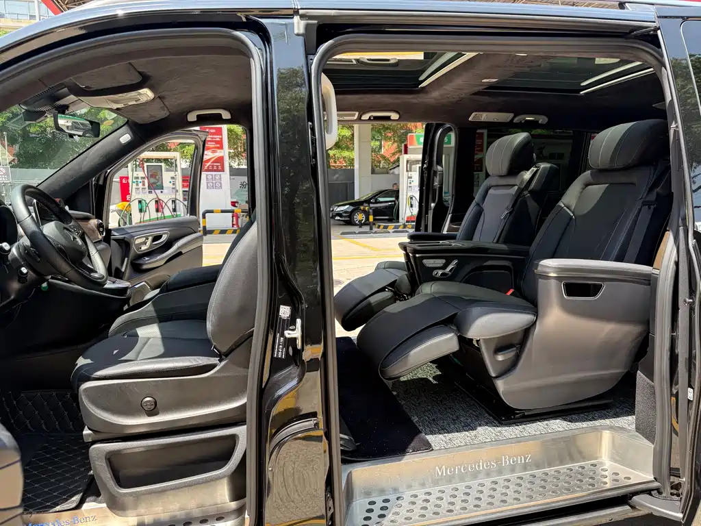 Mercedes-Benz V-Class 2022 — фото 11